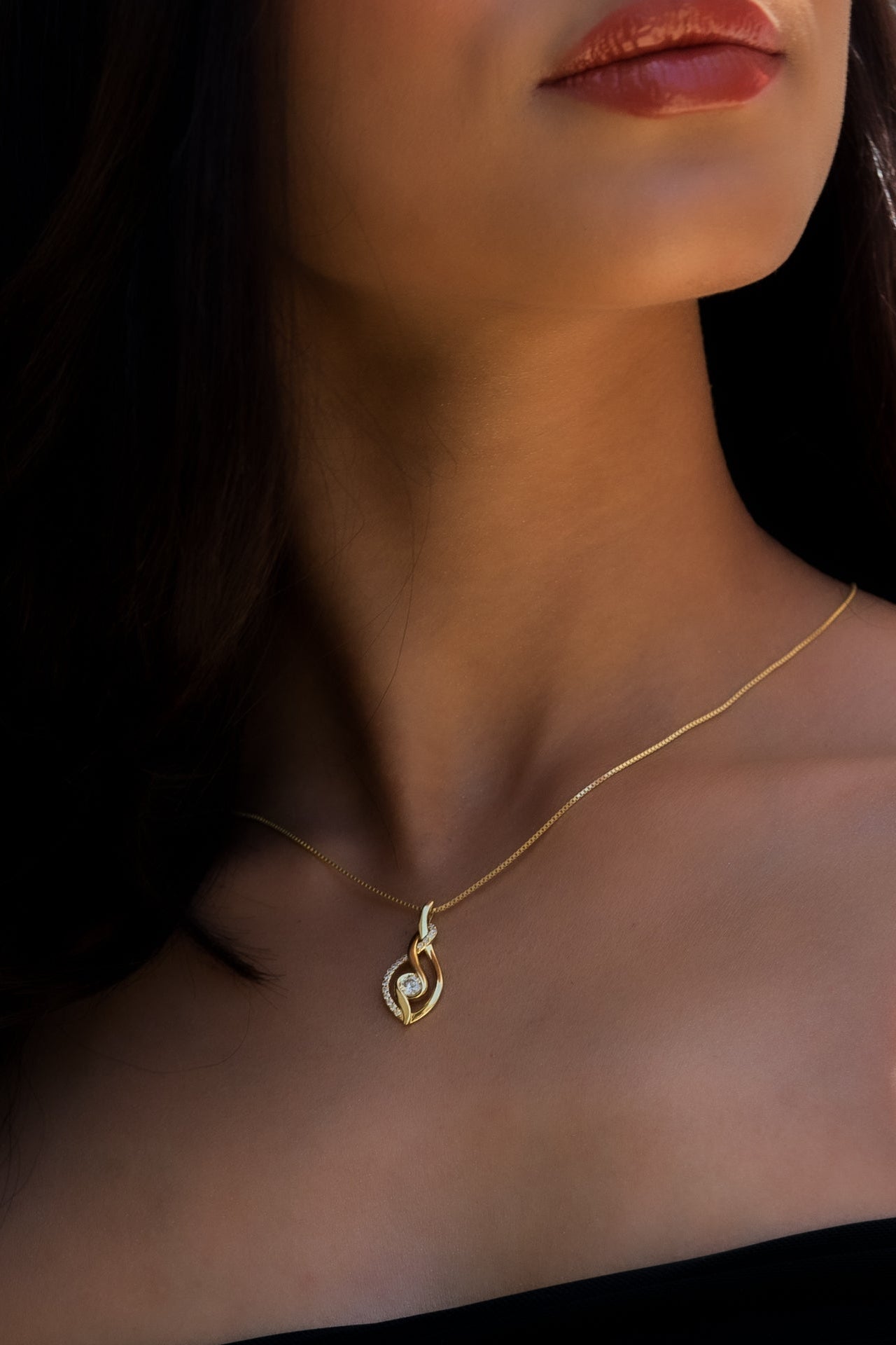 0.3 CT Moissanite Silver & Gold Swirling Teardrop Necklace | VVS1 & GRA Certified